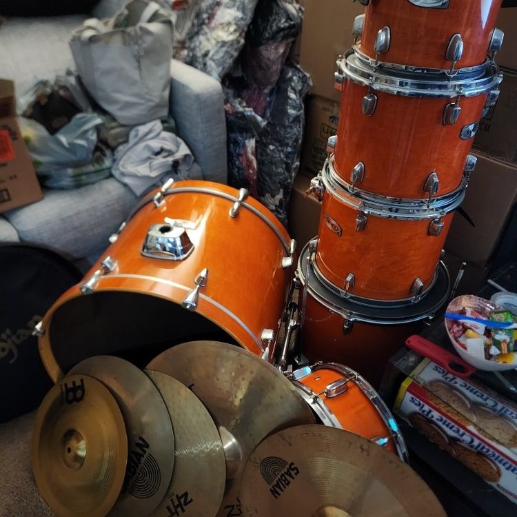 6 Piece Mapex Drums With All Hardware, 5 Cymbals, 2 Hi-hat Cymbals And Stands/hardware For Each 