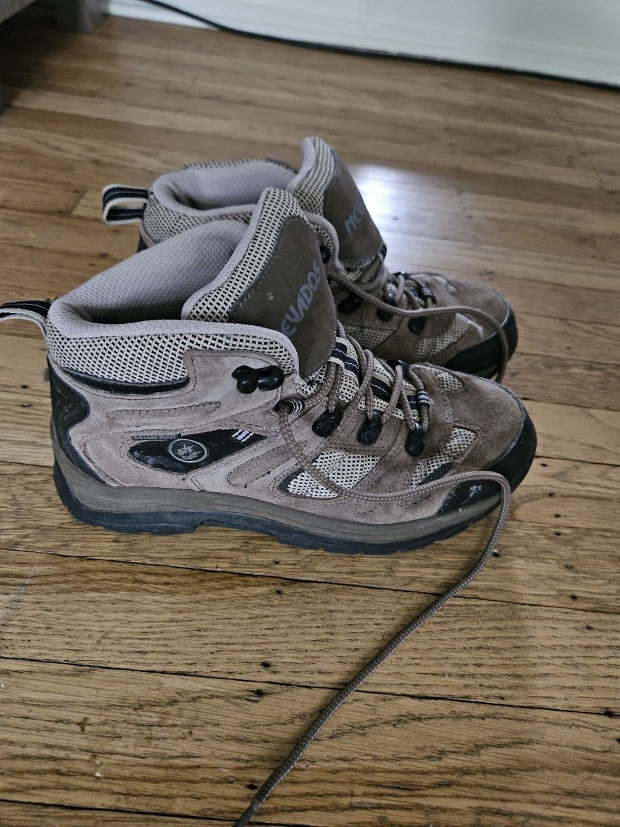 Nevados Hiking Boots 7.5