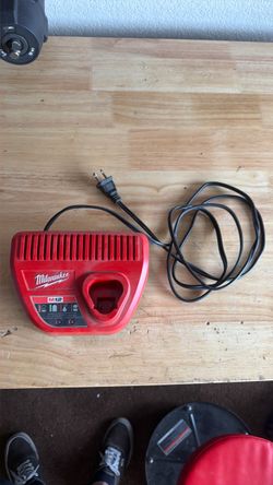 Milwaukee M12 Charger
