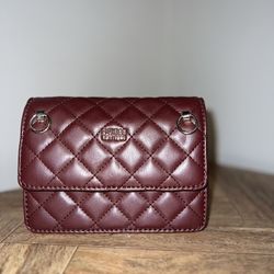 Guess Small Clutch 