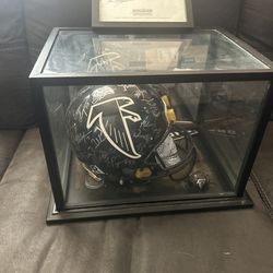 Atlanta falcons autograph with certificate.