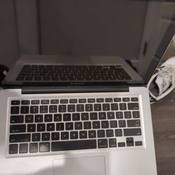 UNTESTED/PARTS core 2 duo Macbook Pro
