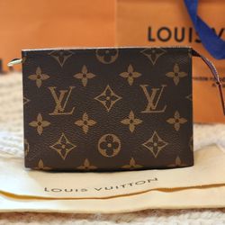 Louis Vuitton Toiltry  Bag 15