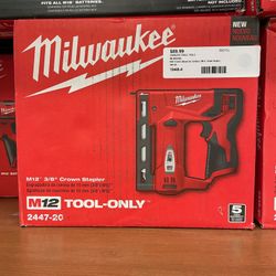 MILWAUKEE 2447-20 M12 12V Lithium-Ion Cordless 3/8” Crown Stapler