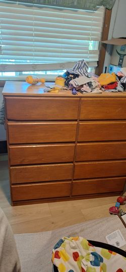 DRESSER