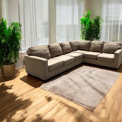 Beige Sectional Couch 🛻Delivery Available🛻