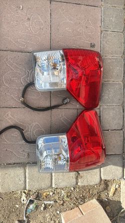 2007 Toyota tundra rear tail lights oem
