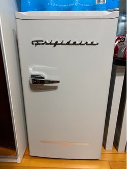 Retro Frigidaire Mini Fridge White