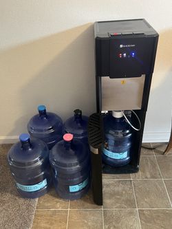 Bottom loading water cooler dispensary