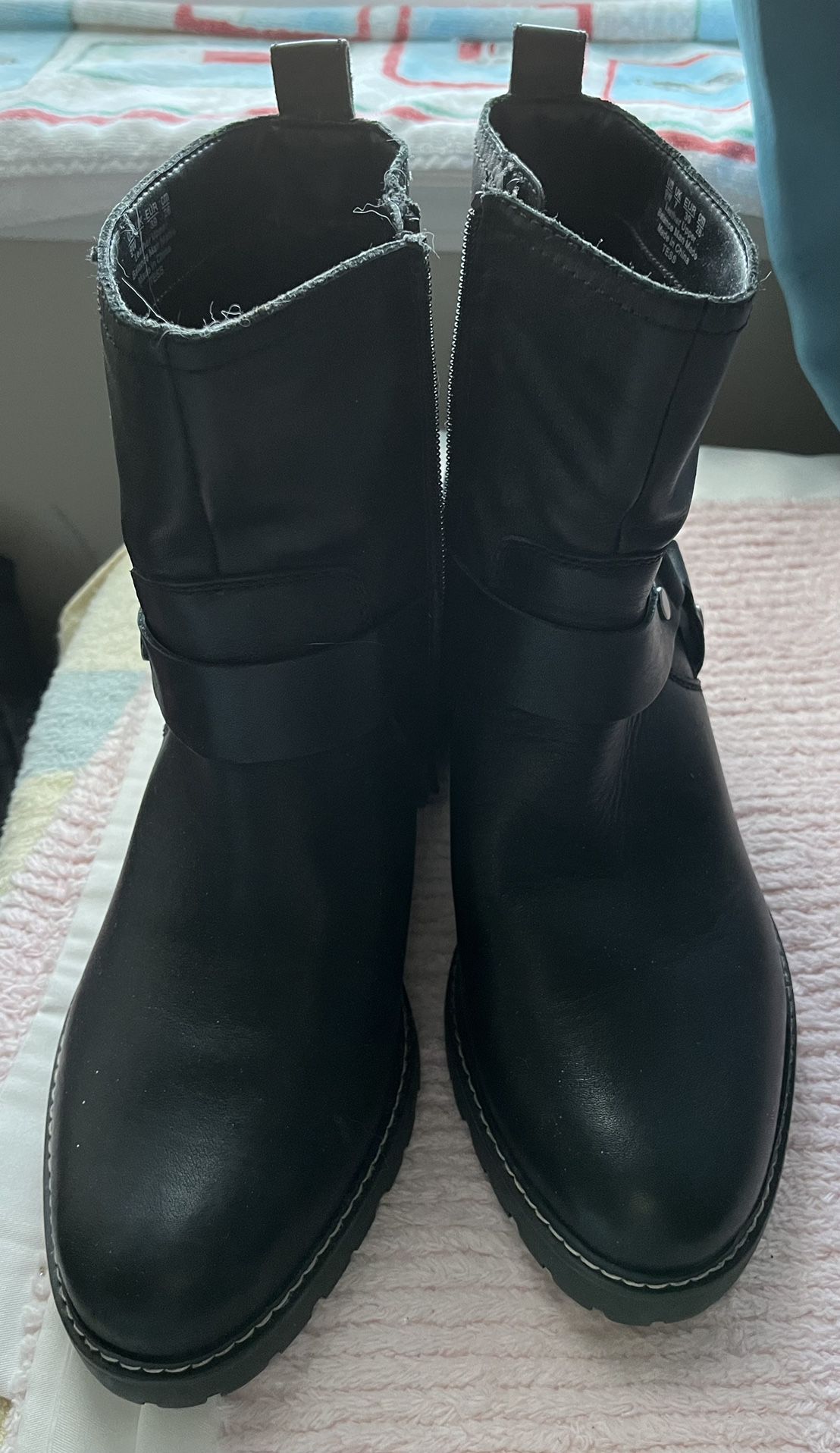 Womens Ankle Boots By Alizernat.  Good For Everyday And Snow And Rain. Size 9W