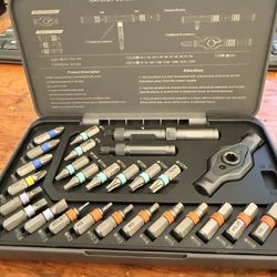 Small ratchet screwdriver set