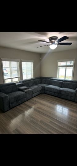5 piece  sectional  with  recliner $800  or best