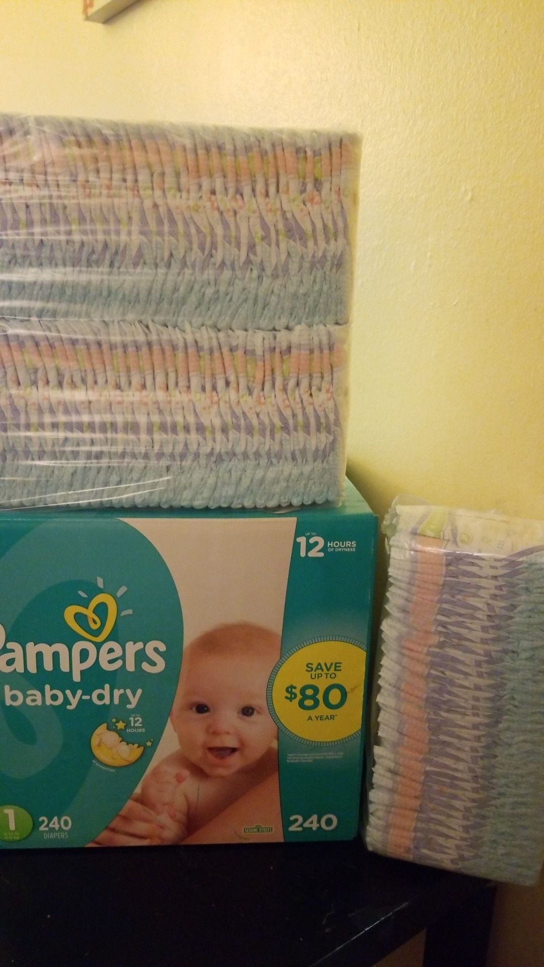 Caja de pampers numero1 y una bolsa y la mitad de huggies #1 mi bebe tiene un mes y medio pero ya no le quedan muy pequeños $50 por todos