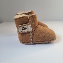 UGG AUSTRALIA UNISEX BABY ERIN BOOTS SIZE SMALL 0-6 MONTHS NEVER WORN