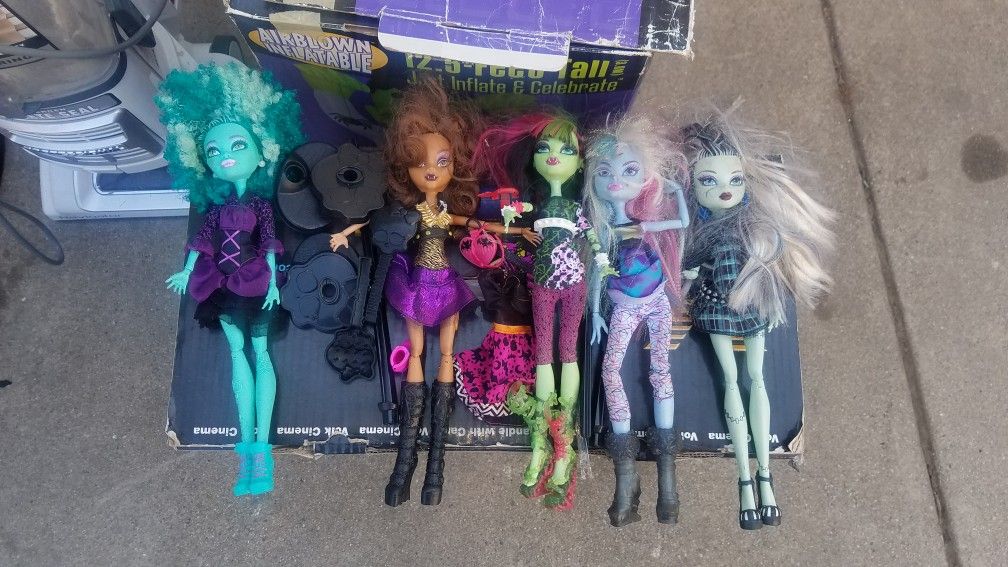 monster high dolls