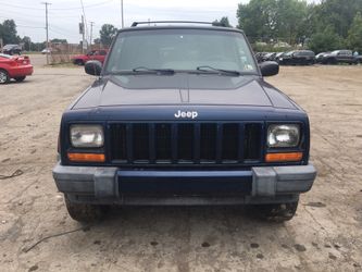 Parting out 2000 Jeep Cherokee Sport 4x4