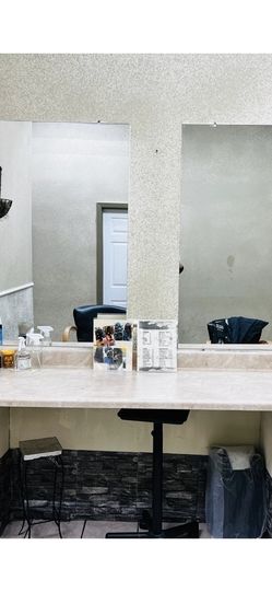 Morrors And Table With Storage 