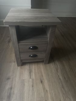 NIGHTSTAND (18X23) 