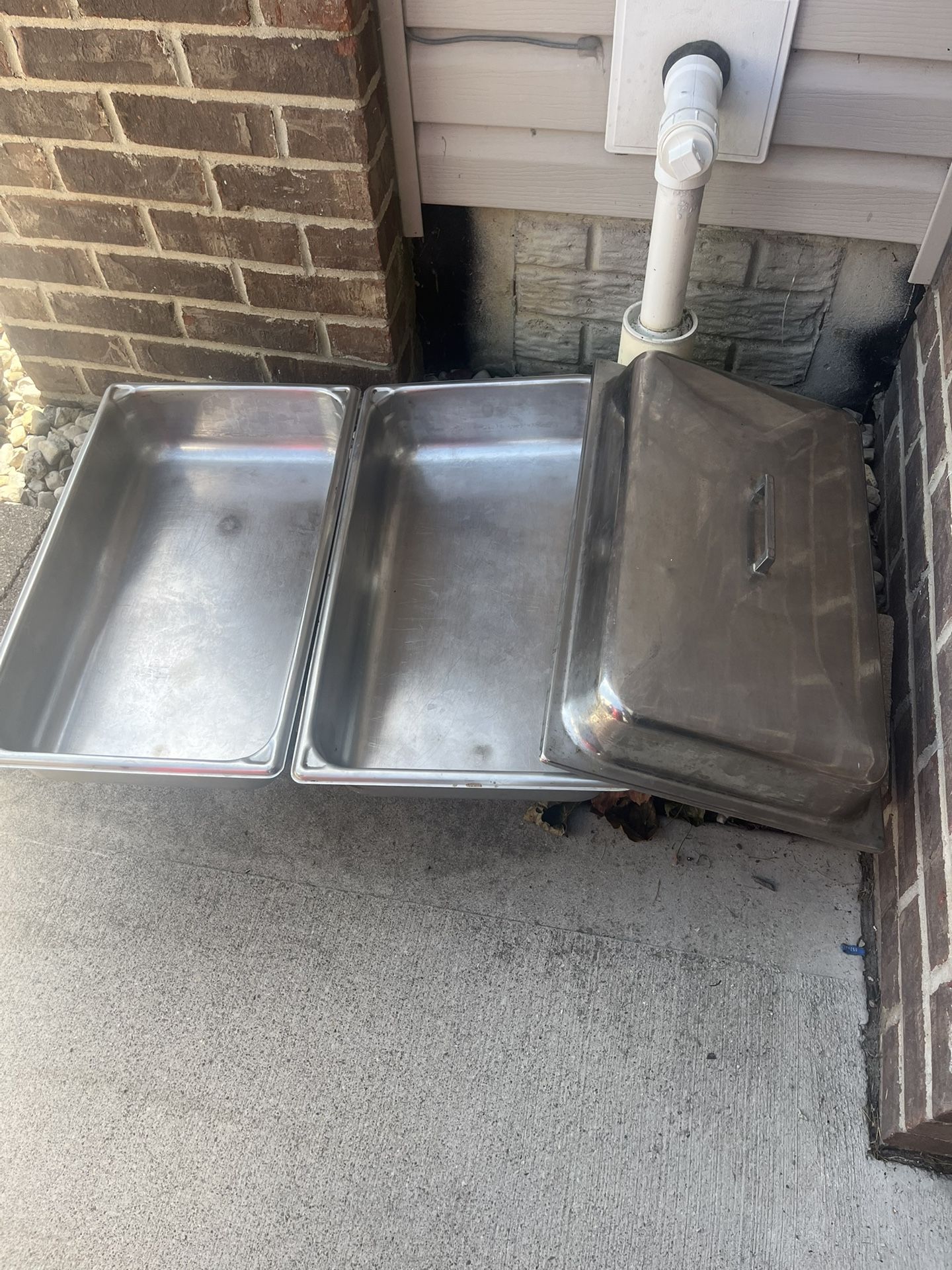 2 Full Size Pans For Sale With One Lid 
