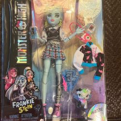 Mattel Monster High Frankie Stein Doll with Pet and Accessories New 
