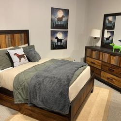 VertaniBlack King Panel Bed, Dresser And Mirror
Ashley Furniture$10 Down Payment And Financing Available