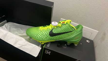 Kobe 6 grinch cleats size 15