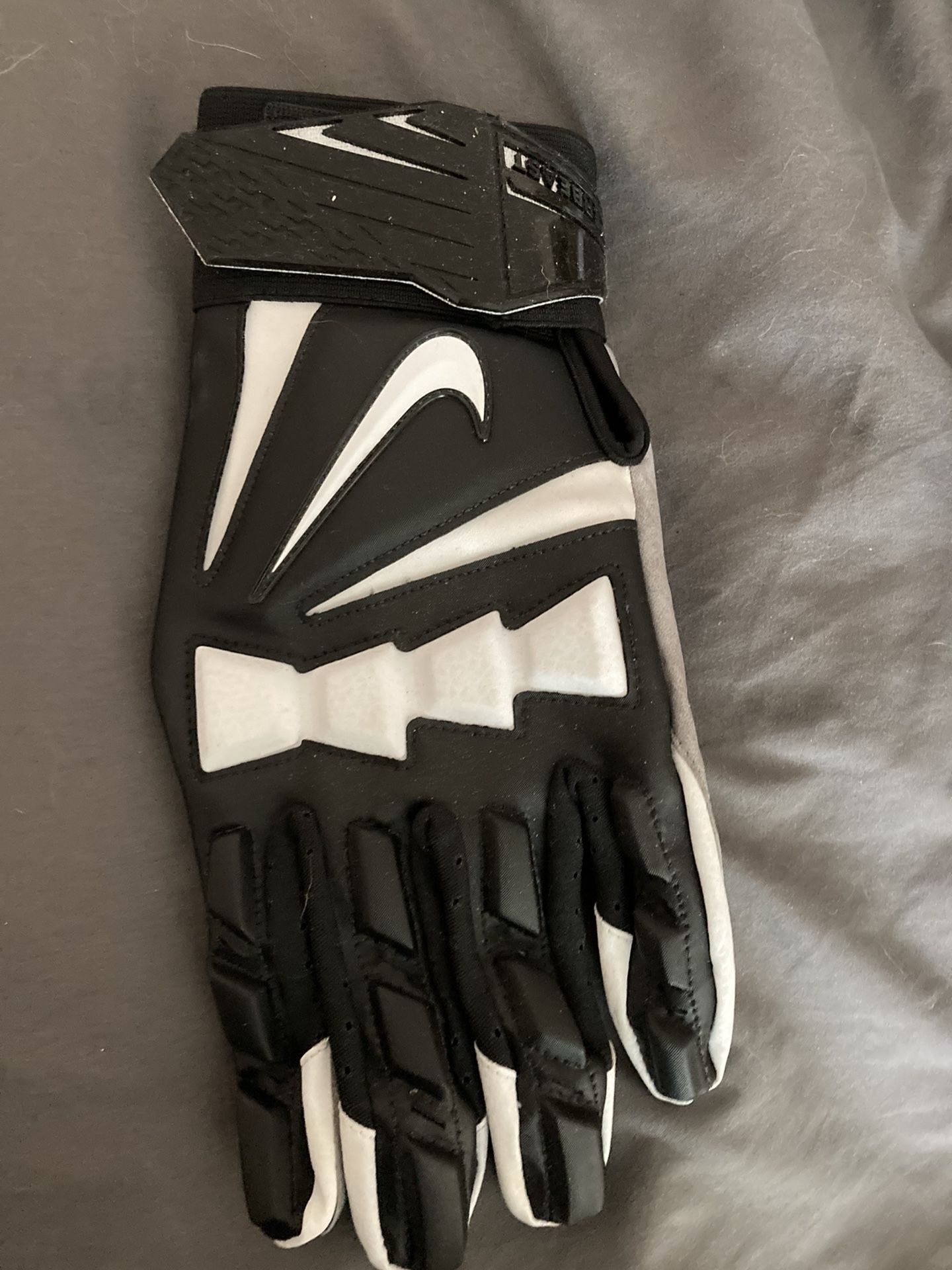 New Nike Football Gloves Lineman Linebacker