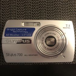 Olympus Stylus 700 7.1MP Digital Camera