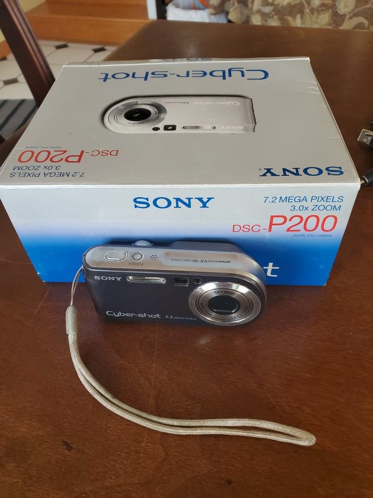 Sony DSC-P200 Cyber-shot digital camera