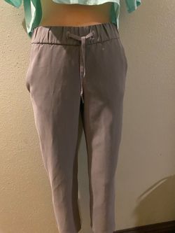 Lululemon on the fly crop woven 23” size 2