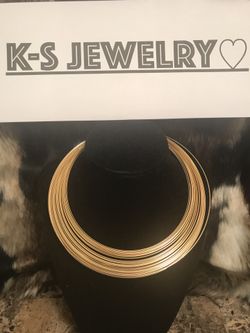 Cute gold color necklace 🖤