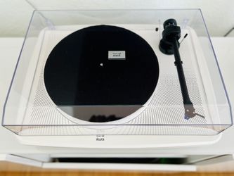 Music Hall Ikura Turntable Record Player