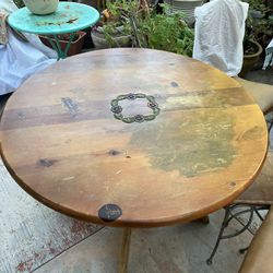 42” Round Wood Table With 4 Chairs