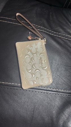 Corner Zip Wristlet