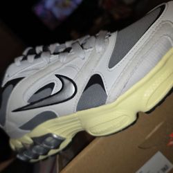 Nike Womens Air Zoom Fire Running Trainers Sneakers Size 5.5 Women's  .....4 Youth