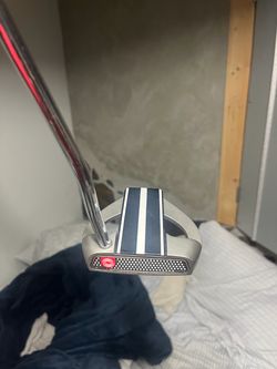 Left hand odyssey marxman fang microhinge putter