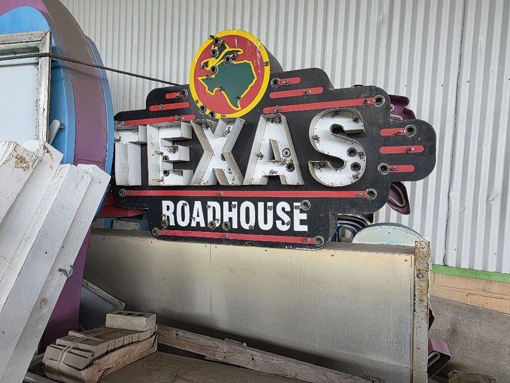 Texas Roadhouse Sign