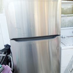 Frigidaire Refrigerator 
