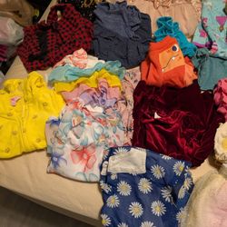 Like New Beautiful 25 Pieces Of Little Baby Girl Clothing . ( Used 1 Or 2 Times ).