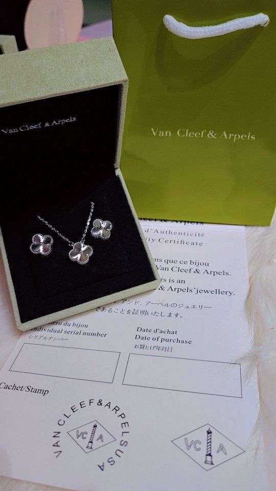 Vaan Clief Necklace & Earrings Set