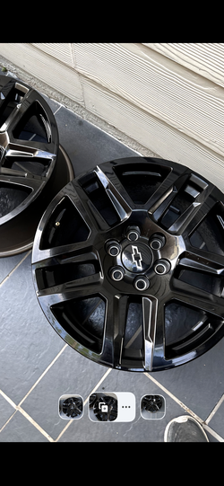 20s CHEVY GMC RIMS 6x5.5 LUGS