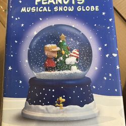 Peanuts Music Snowglobe 