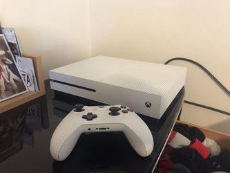 Xbox One S 500GB Bundle