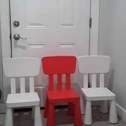 3 Kids Plastic Chairs 