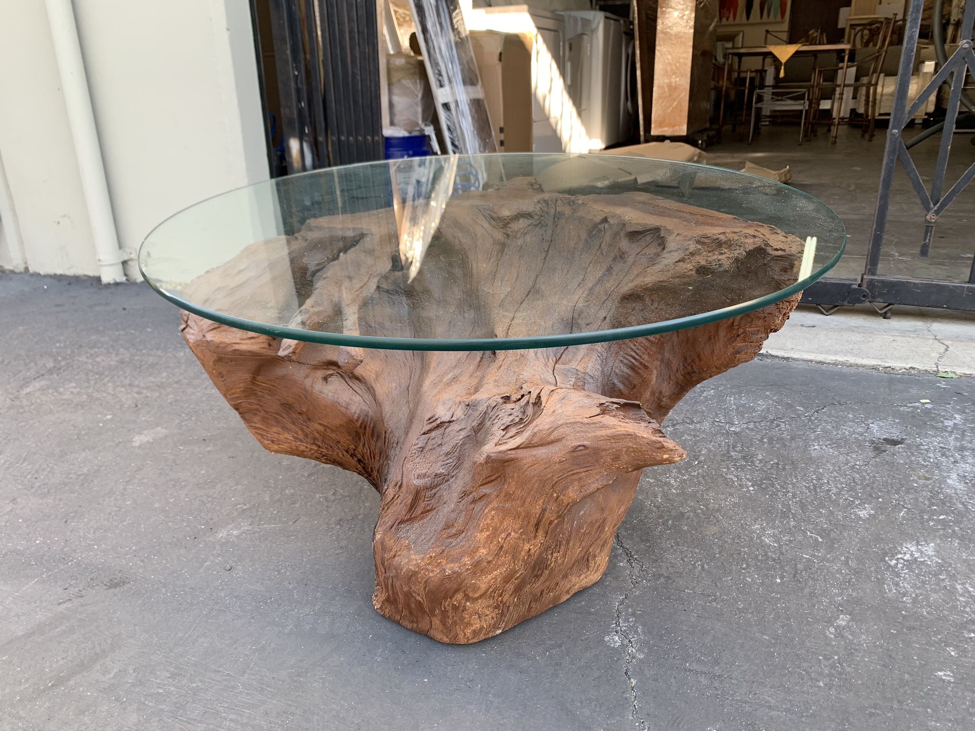 Vintage Edge Tree Stump Glass Top Round Coffee Table Very Good Condition