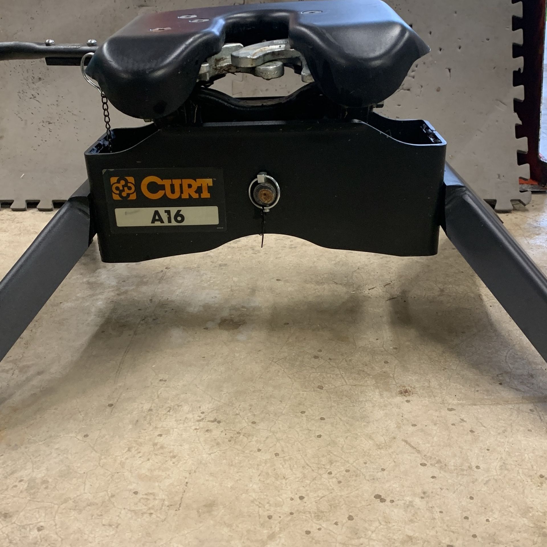 Curt A16 Fifth Wheel Hitch