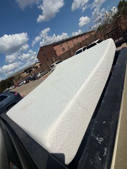 Queen matress