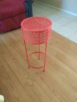 24" Tall 9" Diameter Metal Plant Display Table