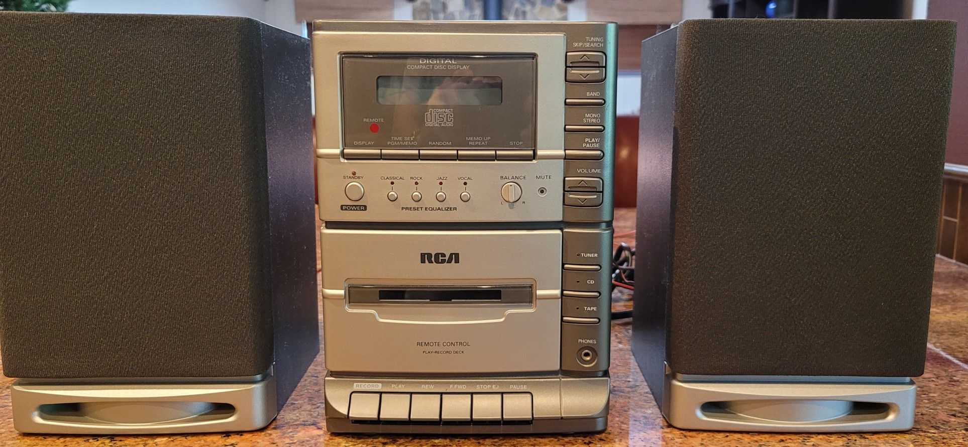 RCA CD, Cassette, AM/FM Radio Mini Stereo System