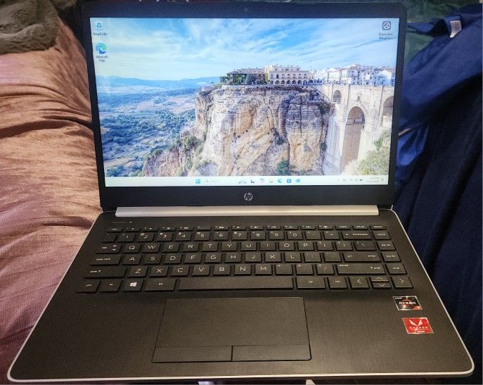 HP 14-dk0028wm Laptop